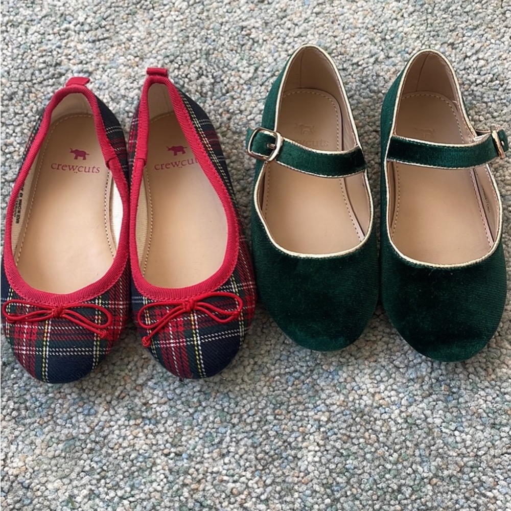 Two toddler girl holiday flats
